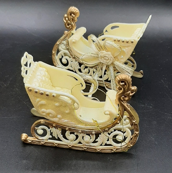 Vintage Plastic Cream & Gold Glittery Christmas Sled Sleigh Ornaments Lot of 4 - Picture 4 of 5